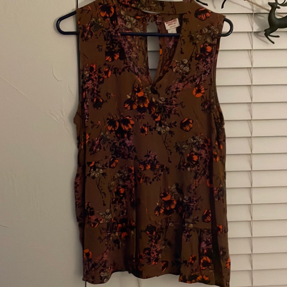 Mossimo Supply Co. Women's Sleeveless Top Tiered Front Keyhole Size L